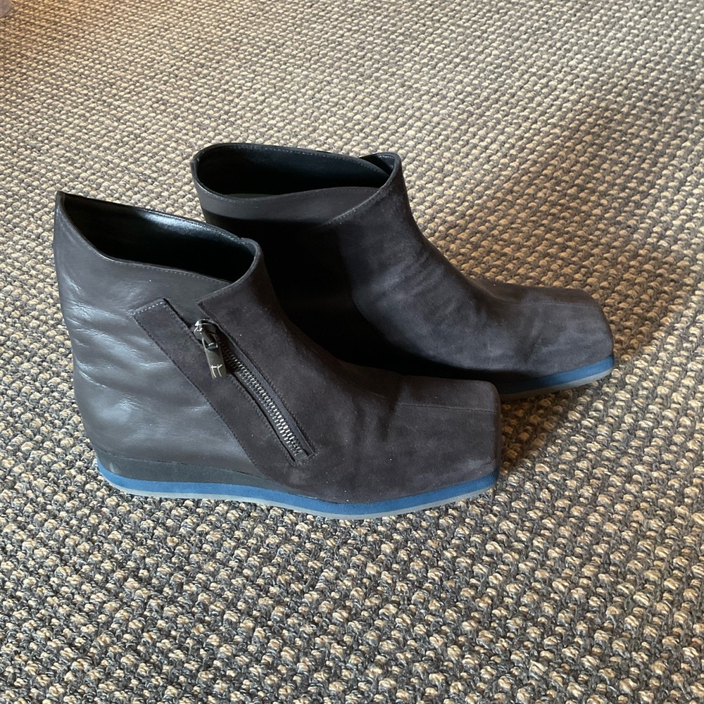 Thierry Rabotin sued brown size 37.5
